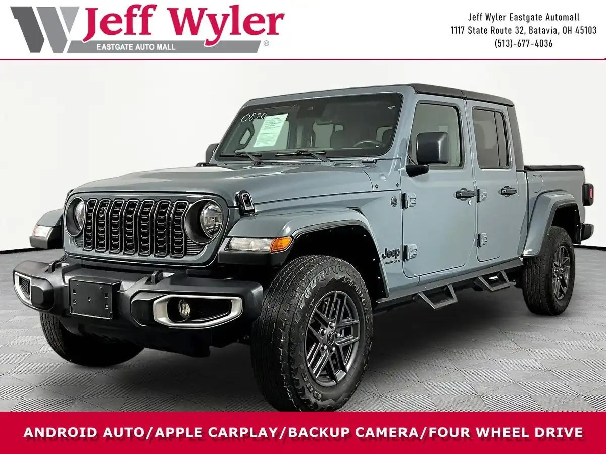 2024 Jeep Gladiator Sport S's photo