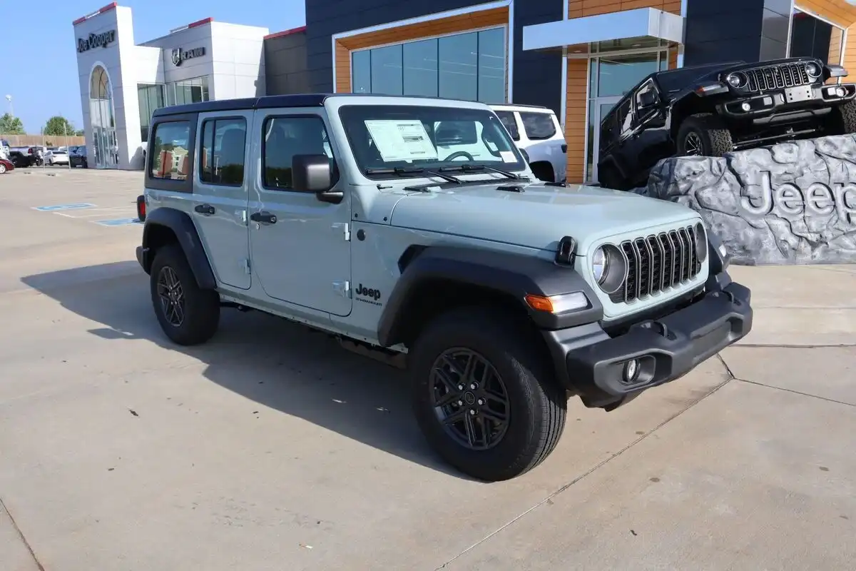 2026 Jeep Wrangler Sport's photo