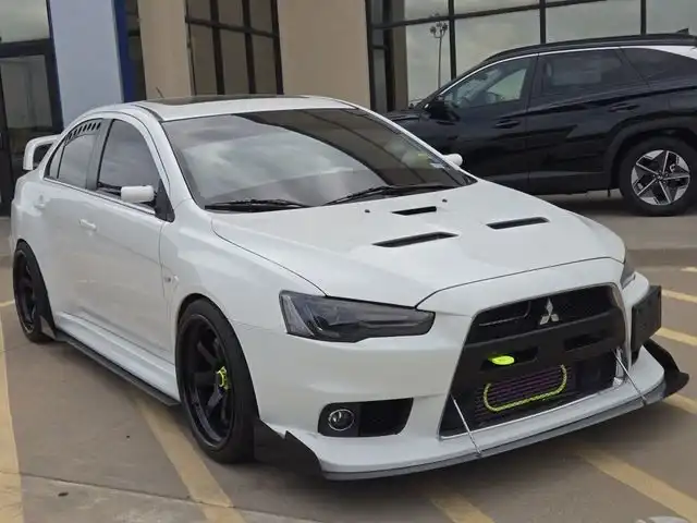 2014 Mitsubishi Lancer Evolution MR's photo