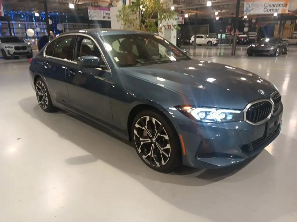 2025 BMW 3 Series 330i xDrive Sedan's photo