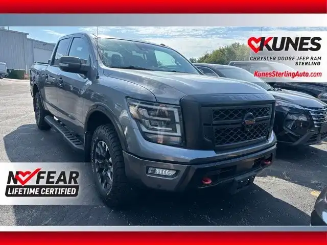 2020 Nissan Titan PRO-4X 4WD Crew Cab's photo
