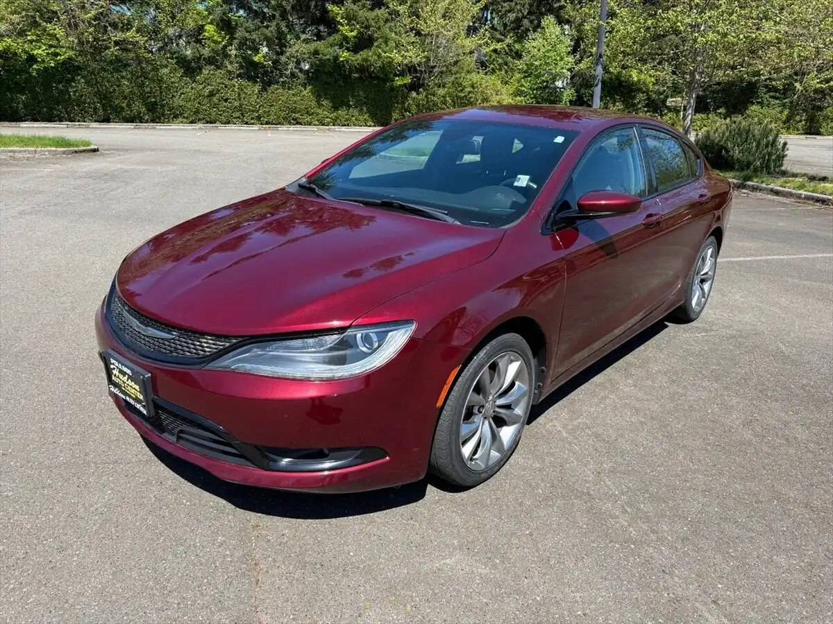 2015 Chrysler 200 S's photo