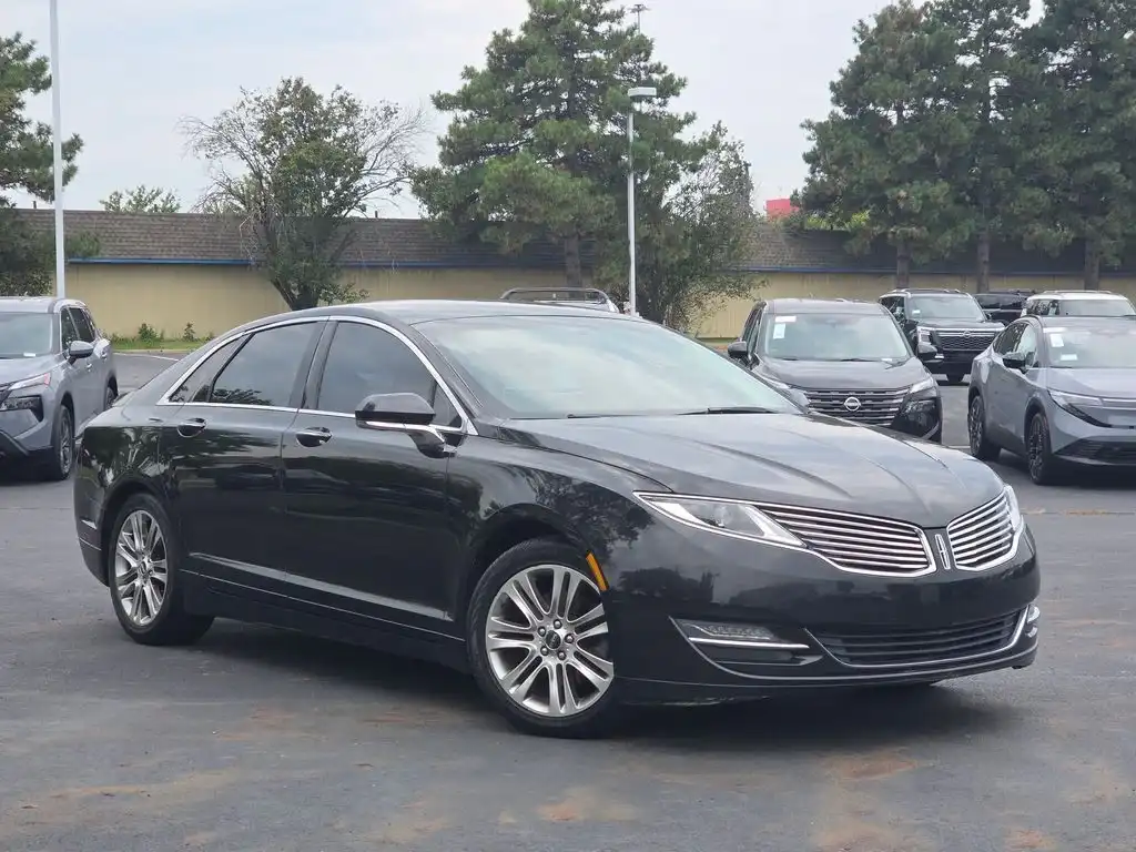 2013 Lincoln MKZ Front Wheel Drive's photo