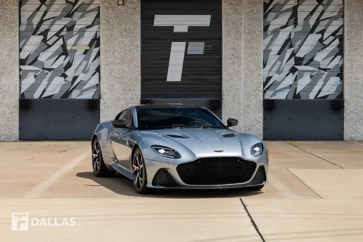 2019 Aston Martin DBS Superleggera Coupe's photo
