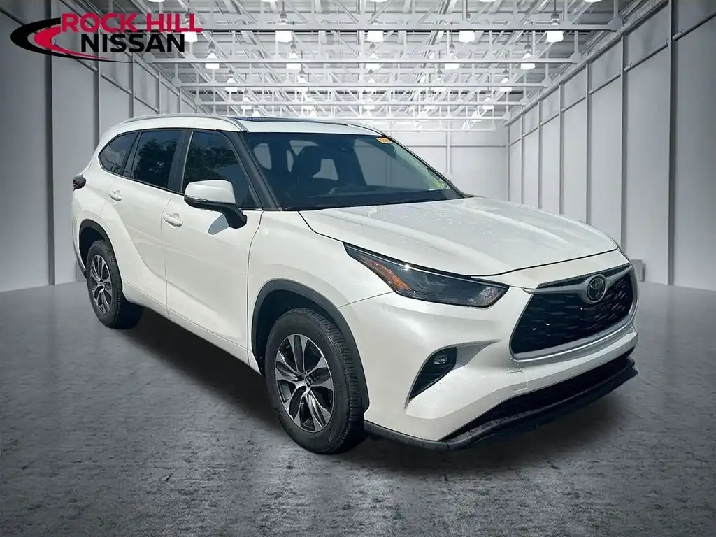 2023 Toyota Highlander XLE FWD's photo