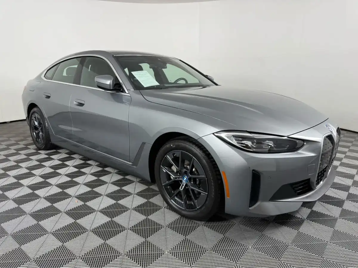 2023 BMW i4 eDrive35's photo