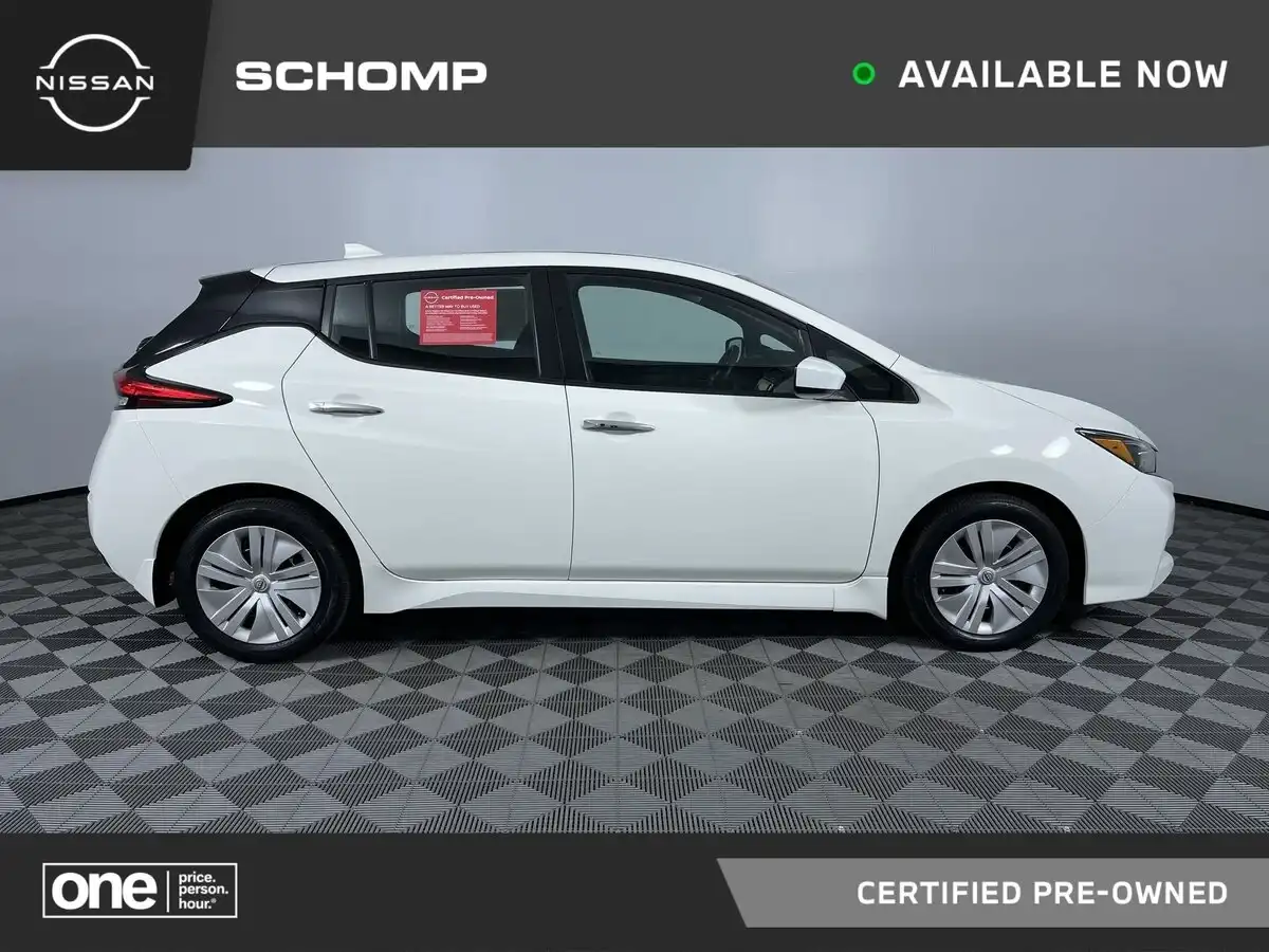 2025 Nissan Leaf S's photo