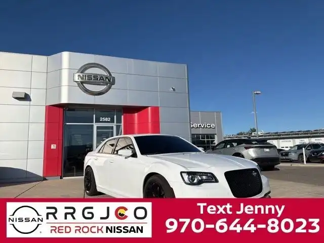 2023 Chrysler 300 C's photo