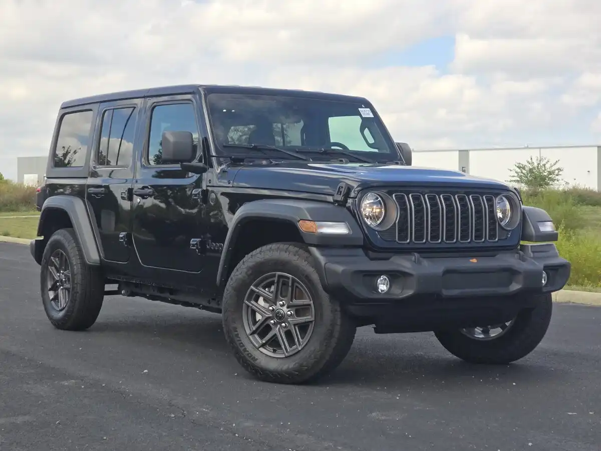 2025 Jeep Wrangler Sport S's photo