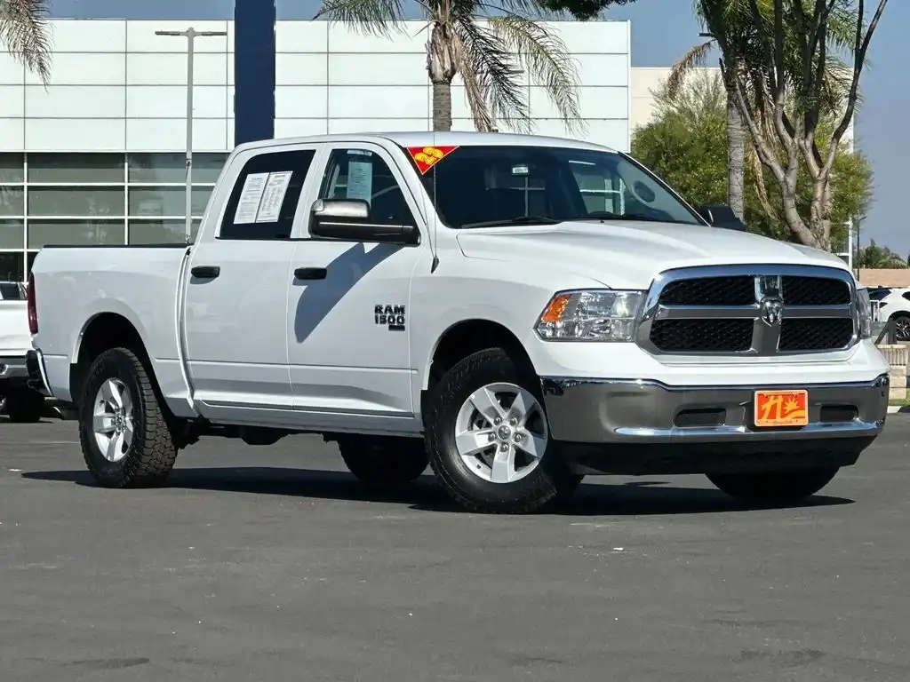 2023 RAM 1500 Classic SLT 4x4 Crew Cab 5'7's photo