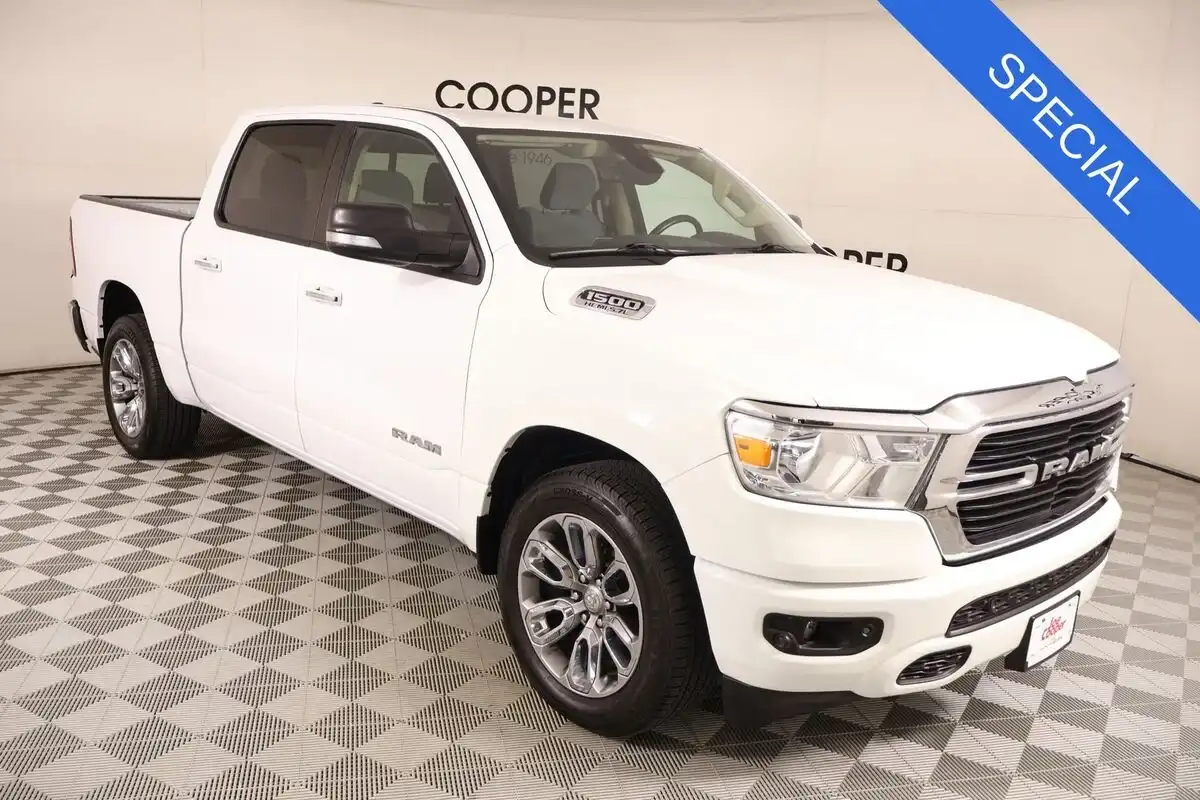2019 RAM 1500 Big Horn/Lone Star 4x4 Crew Cab 5'7's photo