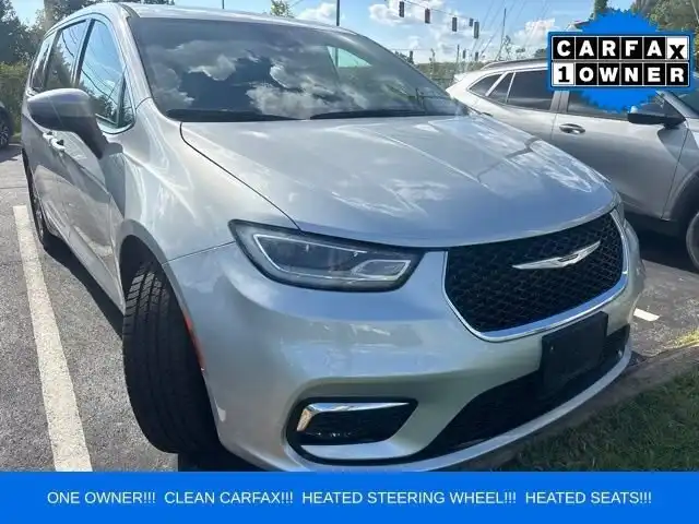 2023 Chrysler Pacifica Touring L's photo
