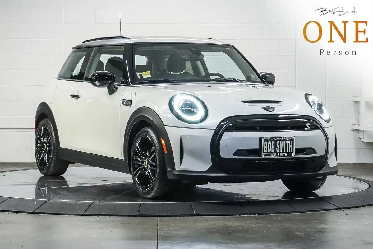 2024 MINI Hardtop Cooper SE's photo
