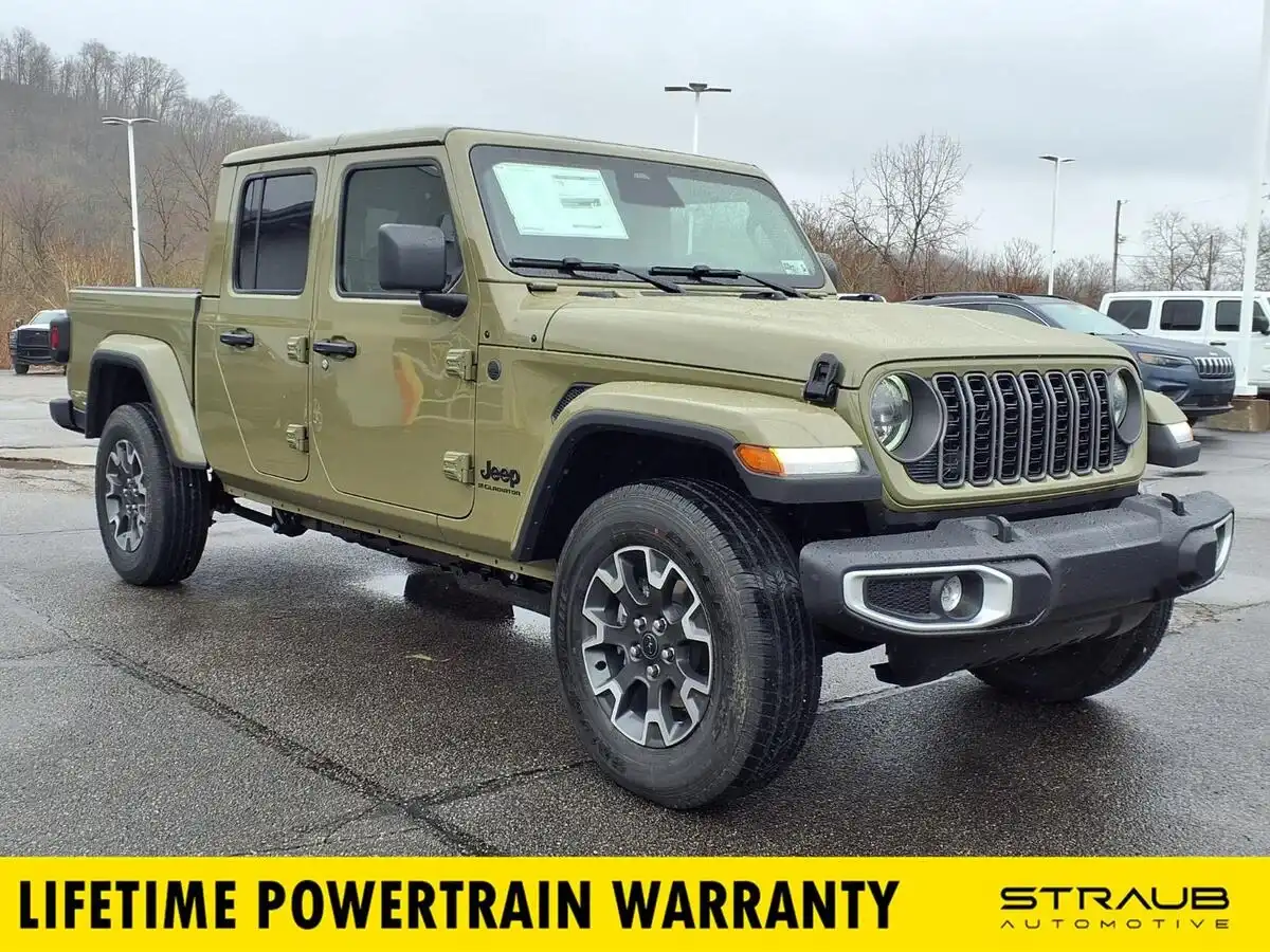 2026 Jeep Gladiator Sahara Auto's photo