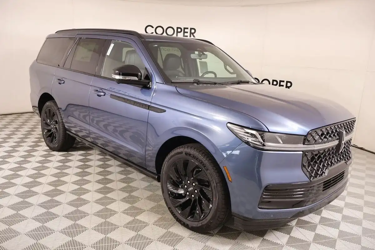 2027 Lincoln Navigator Reserve 4WD's photo