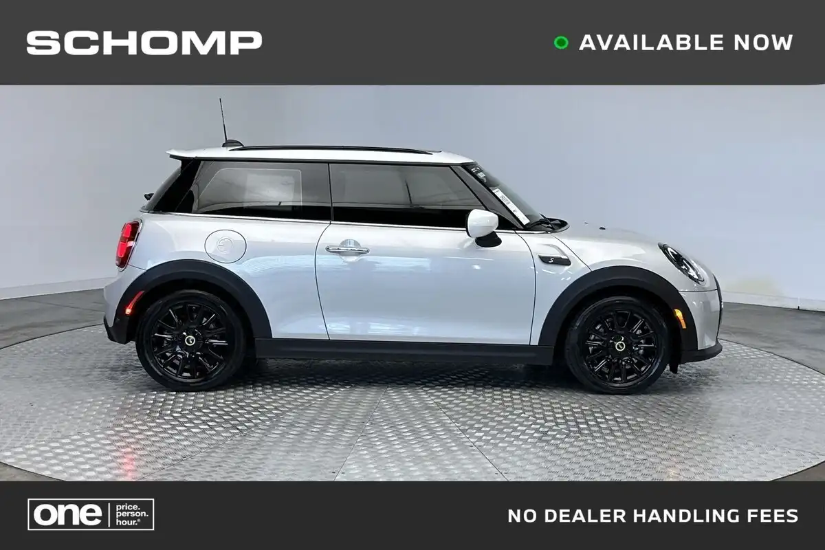 2023 MINI Hardtop Cooper SE Signature's photo