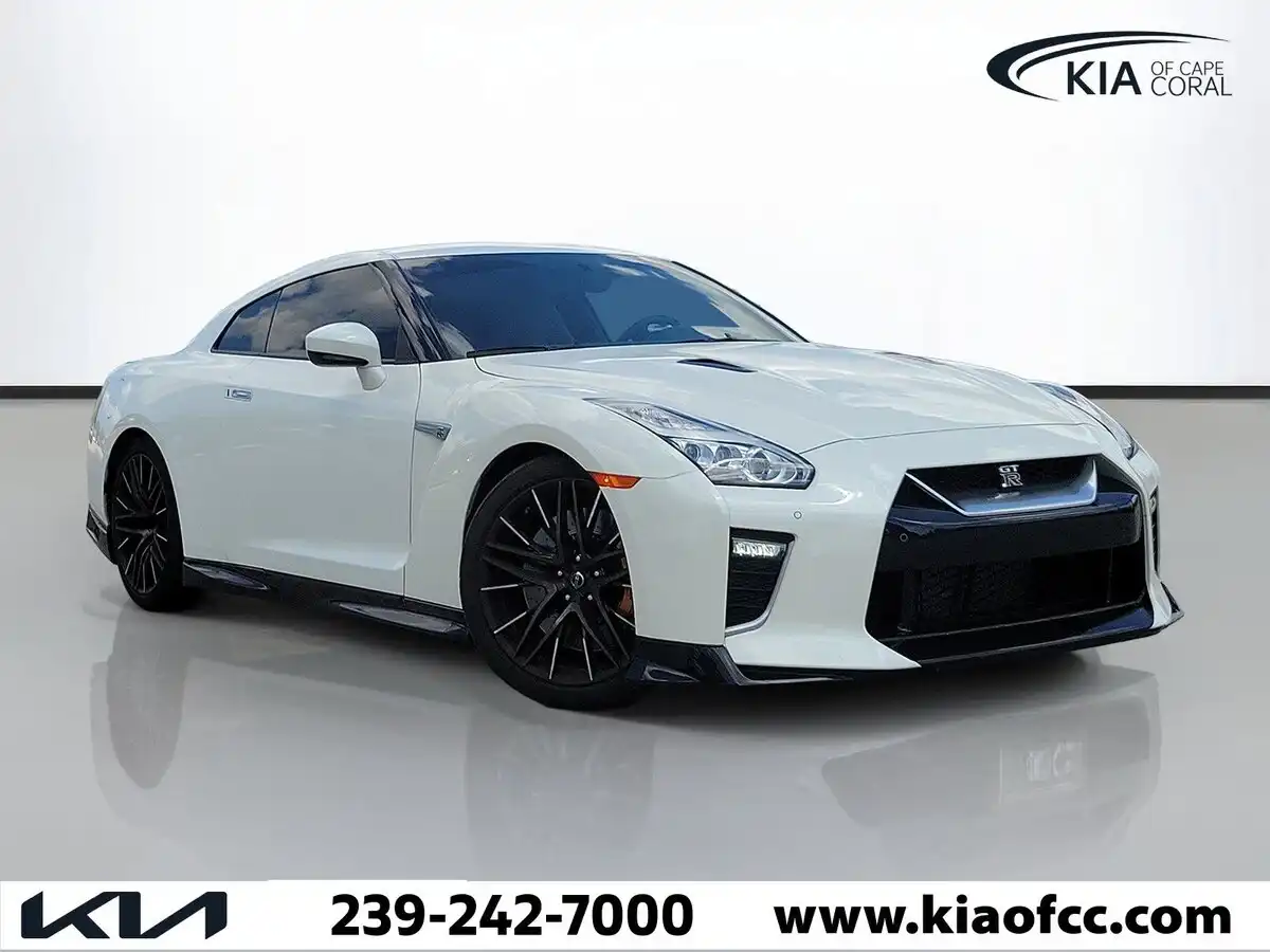 2020 Nissan GT-R Premium's photo