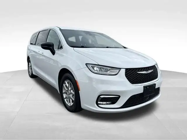 2026 Chrysler Pacifica Select photo 1