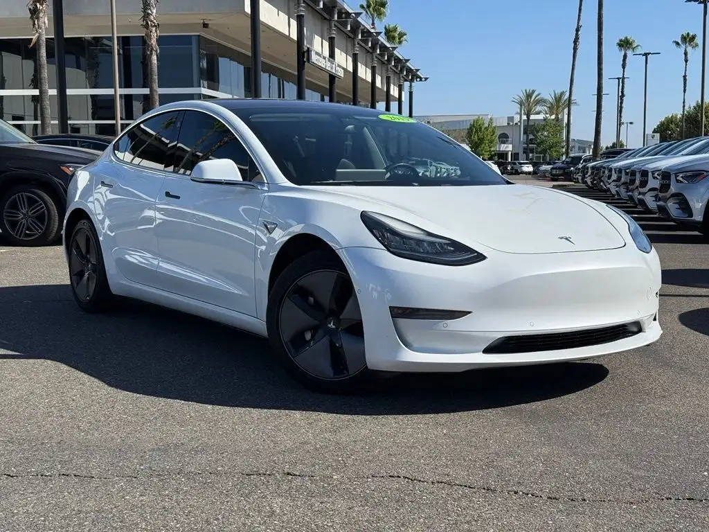2019 Tesla Model 3 Standard Range Plus's photo