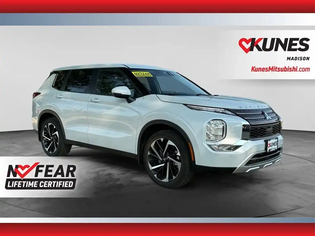 2023 Mitsubishi Outlander SE S-AWC's photo