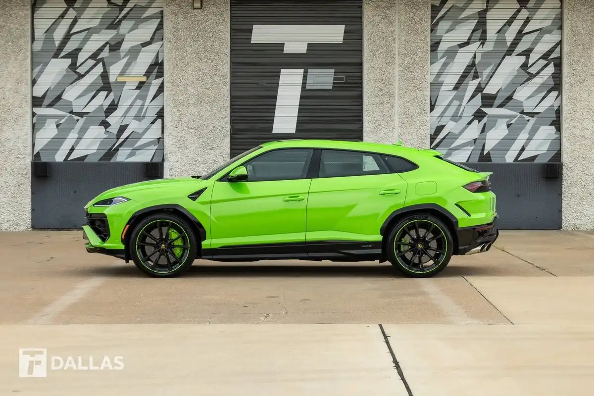 2025 Lamborghini Urus 4.0 PHEV V8 SE's photo