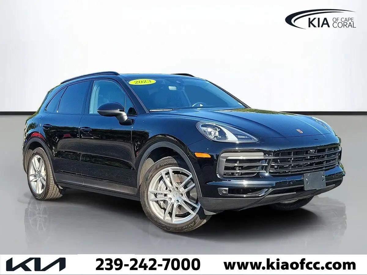 2023 Porsche Cayenne Base photo 1