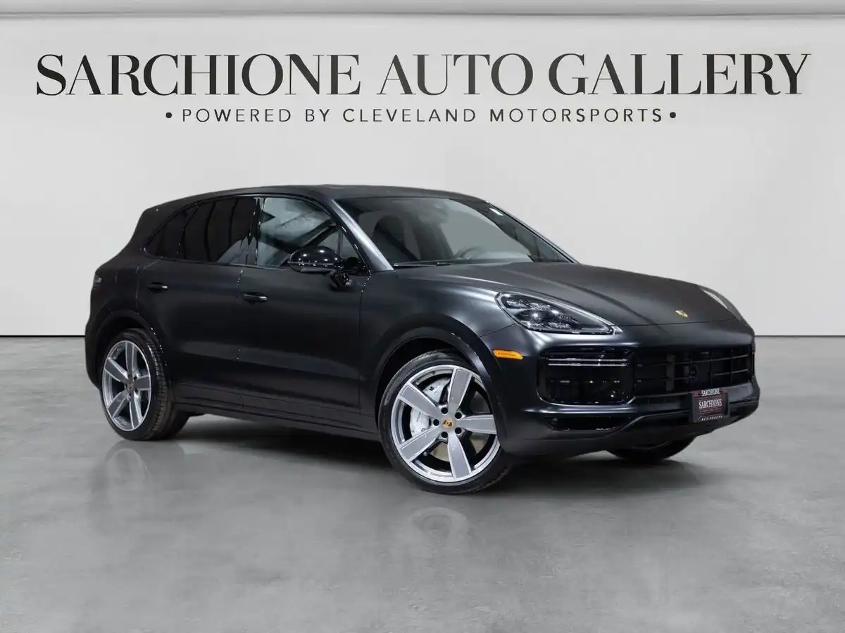 2023 Porsche Cayenne Turbo's photo
