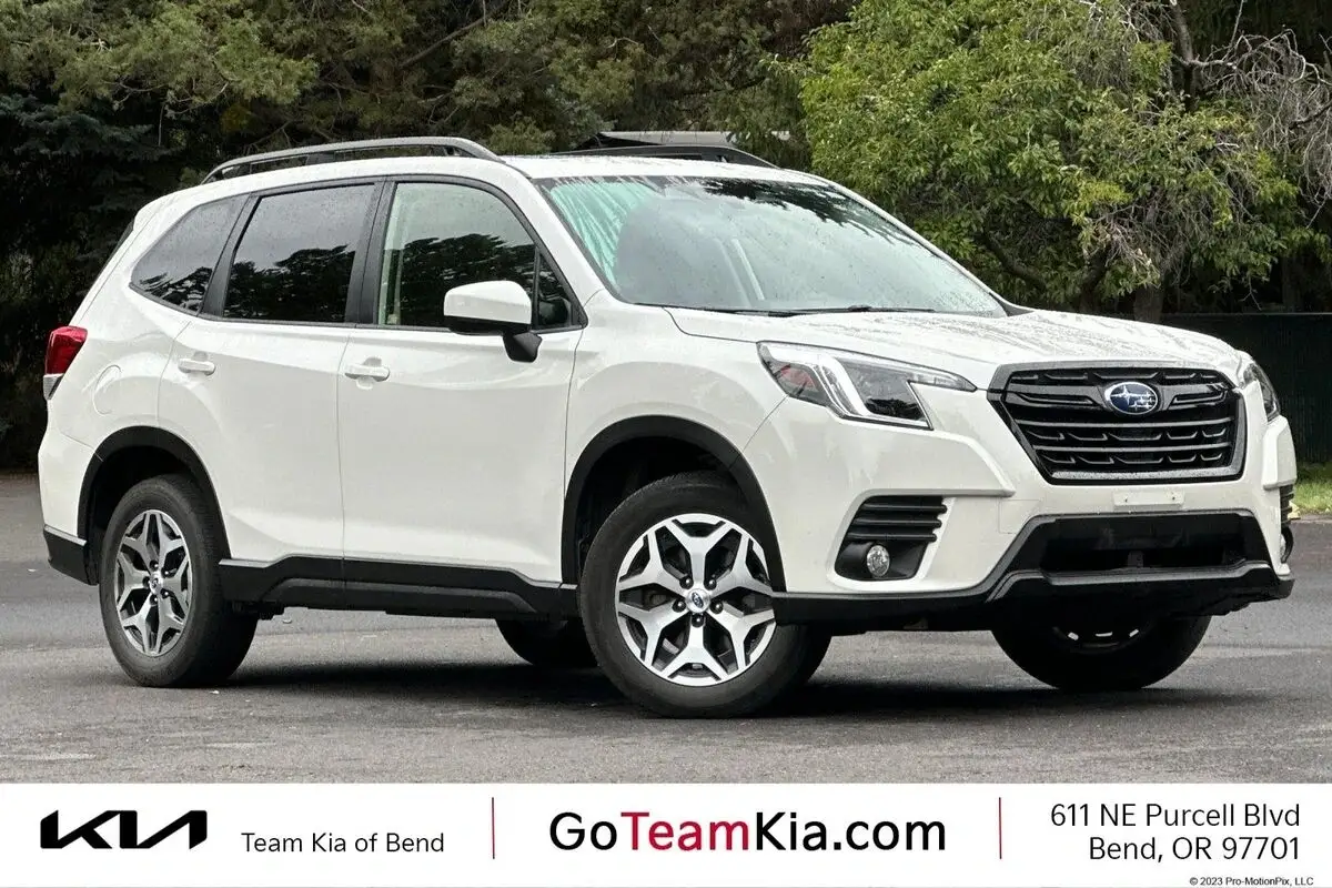 2023 Subaru Forester Premium photo 1