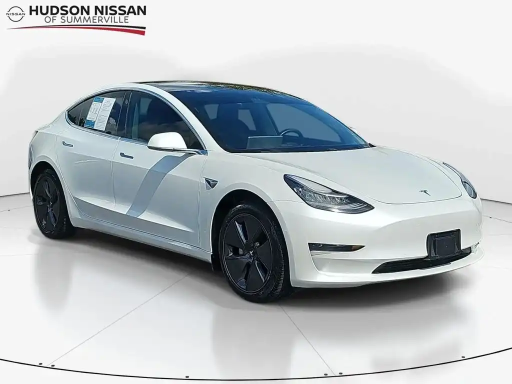 2020 Tesla Model 3 Standard Range Plus's photo