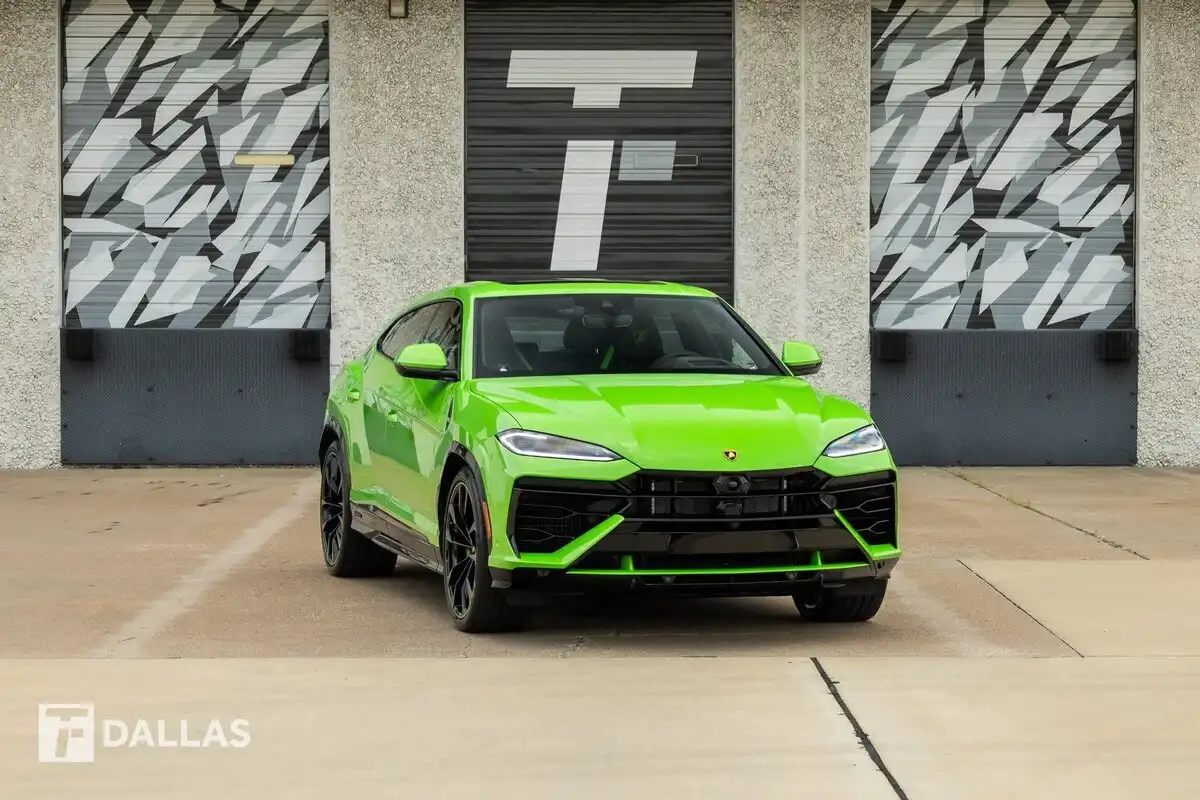 2025 Lamborghini Urus 4.0 V8 PHEV SE's photo