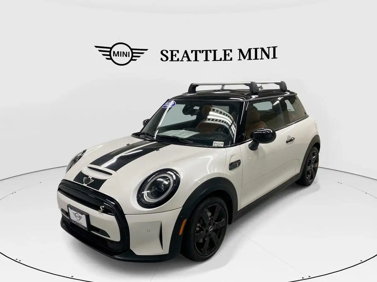 2023 MINI Hardtop Cooper SE's photo