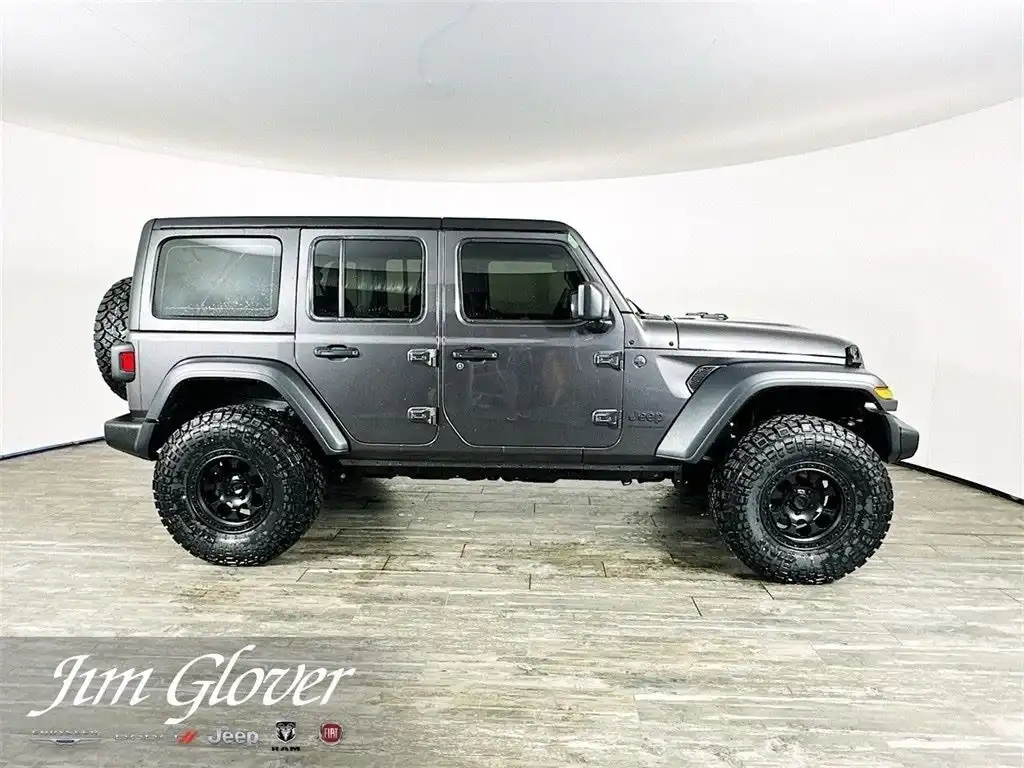 2025 Jeep Wrangler Sport's photo