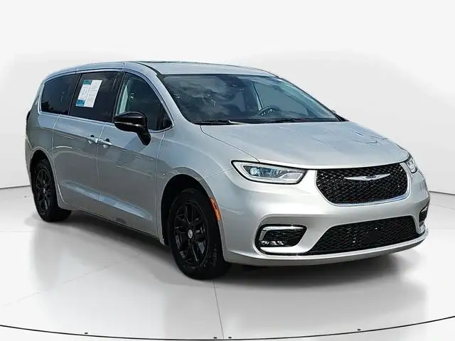 2024 Chrysler Pacifica Touring L's photo