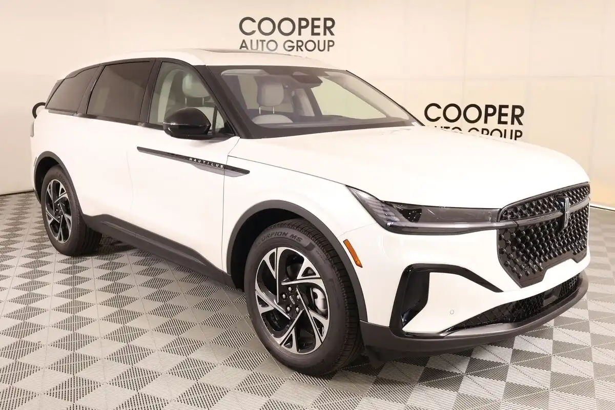 2026 Lincoln Nautilus Premiere AWD's photo