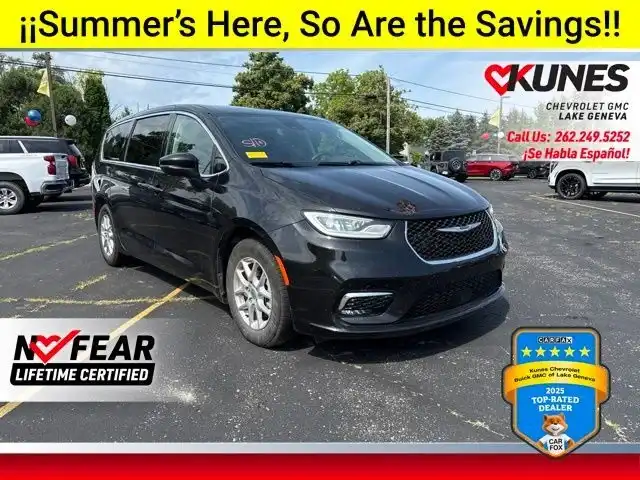 2023 Chrysler Pacifica Touring L's photo