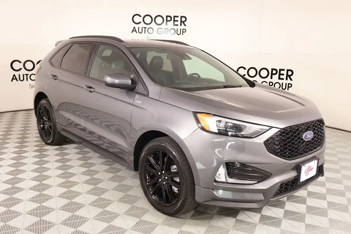 2022 Ford Edge ST-Line AWD's photo