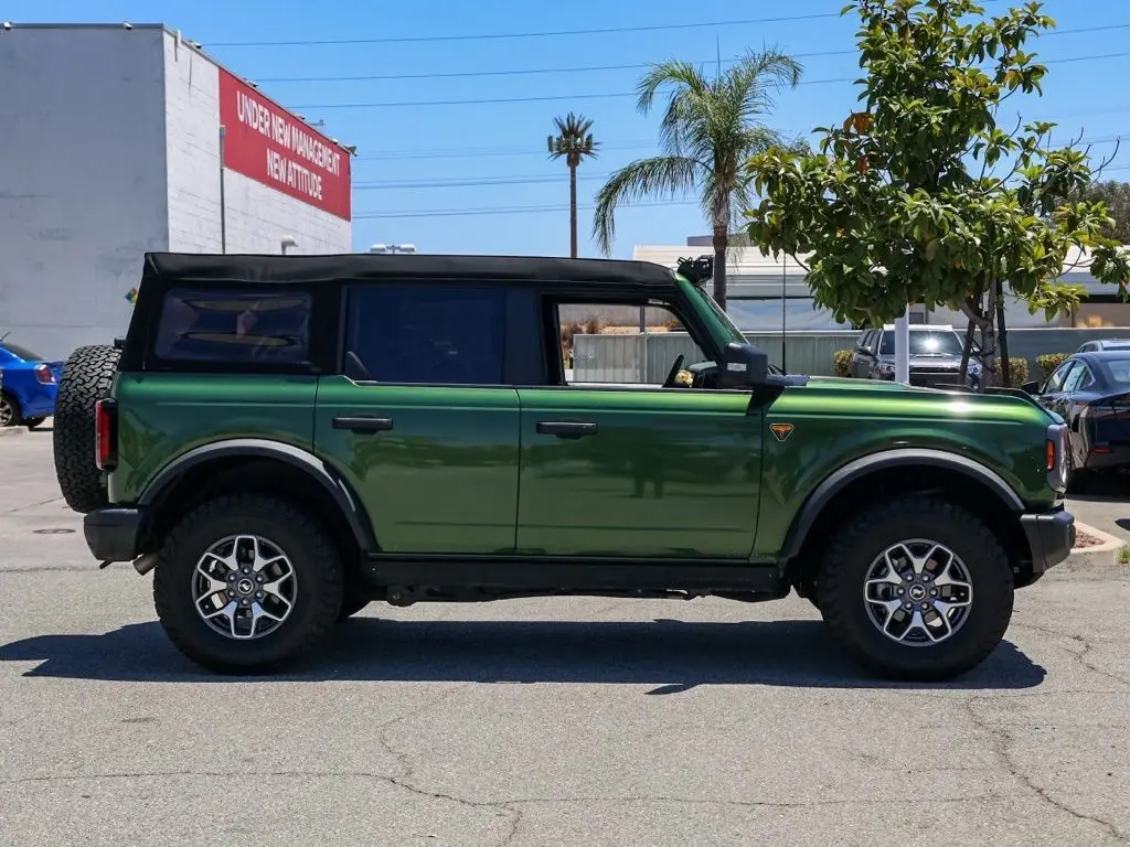2023 Ford Bronco Badlands 4x4 photo 3