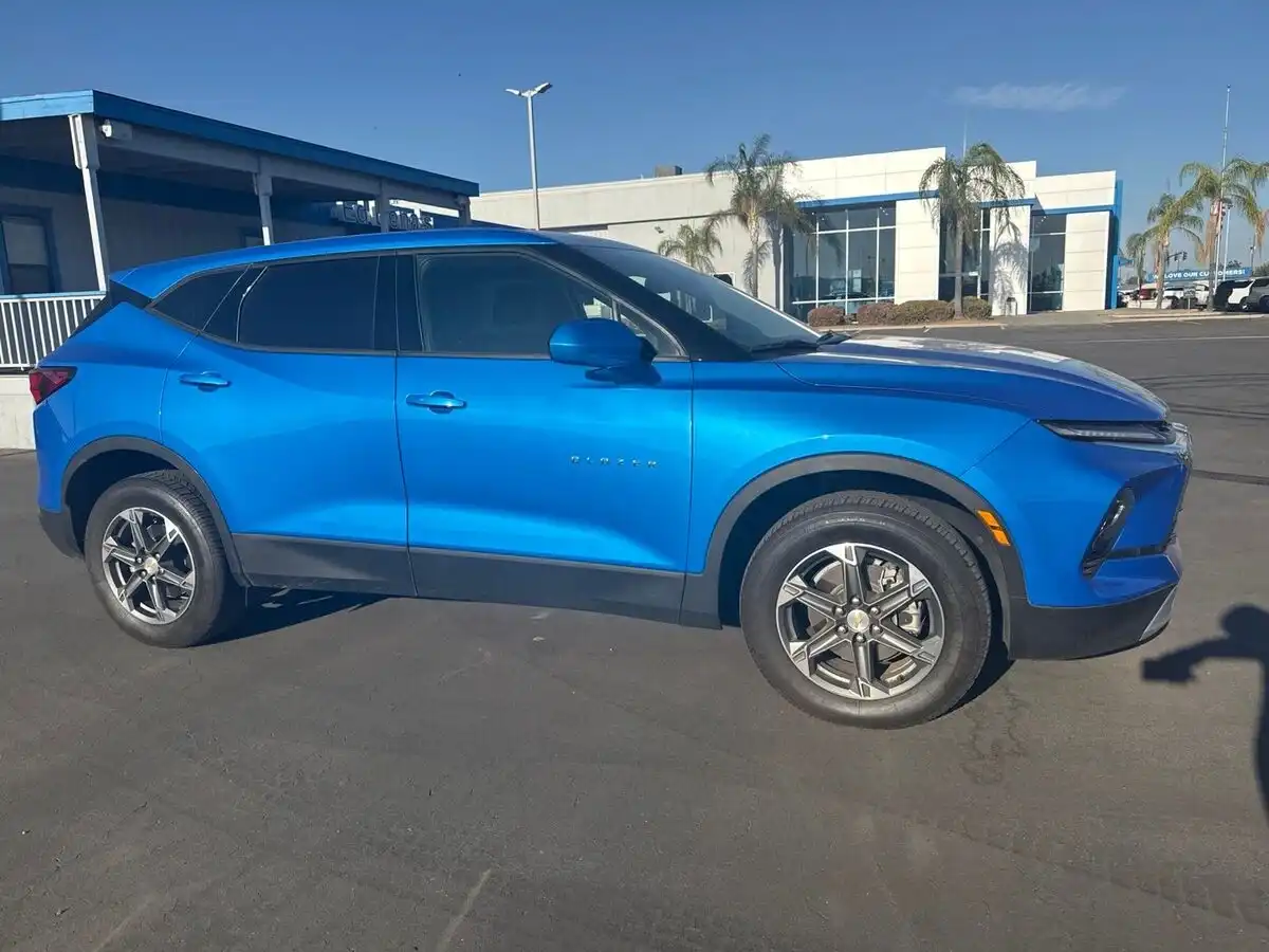 2025 Chevrolet Blazer 2.0T 2LT FWD's photo