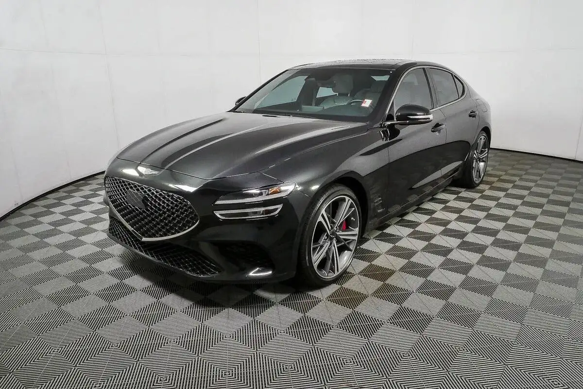 2025 Genesis G70 2.5T Standard's photo