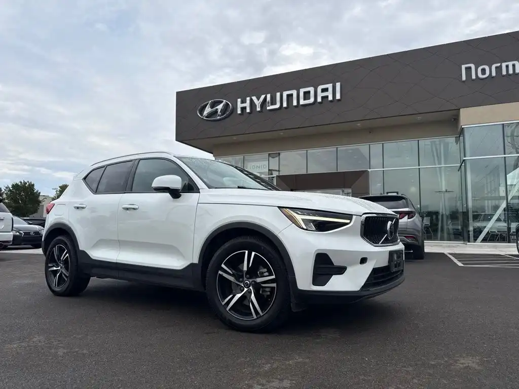 2023 Volvo XC40 B5 Core AWD's photo
