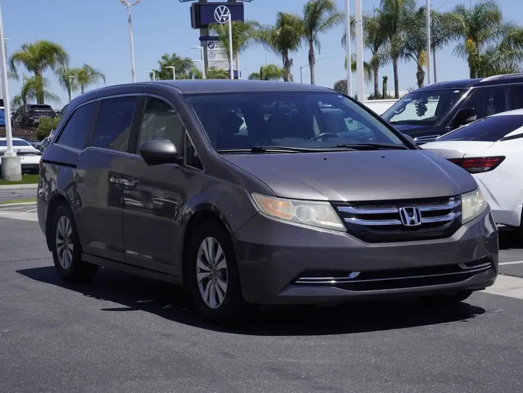 2015 Honda Odyssey EX's photo