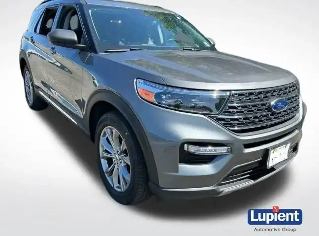 2023 Ford Explorer XLT 4WD's photo