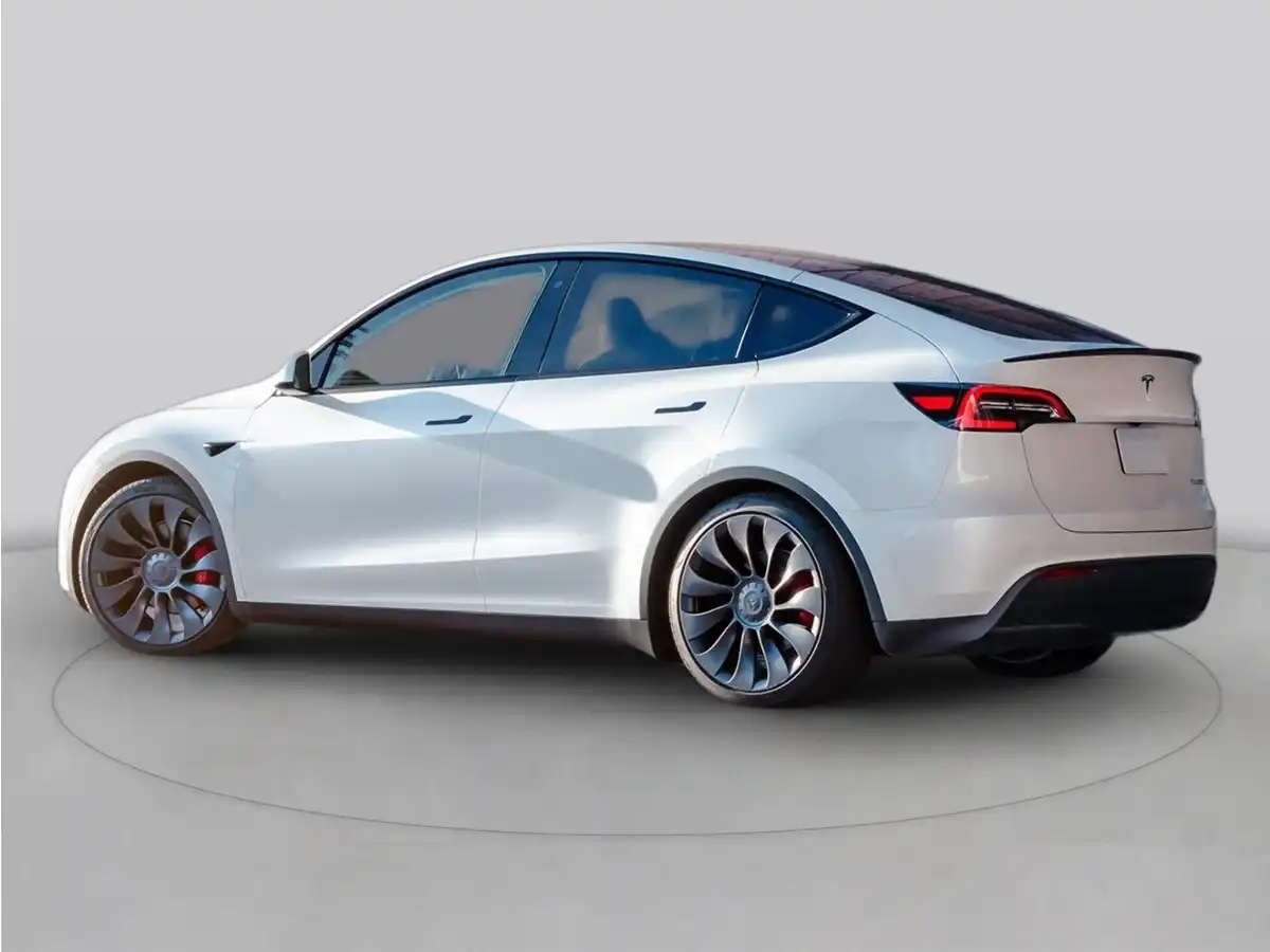 2024 Tesla Model Y Long Range Rear Wheel Drive's photo