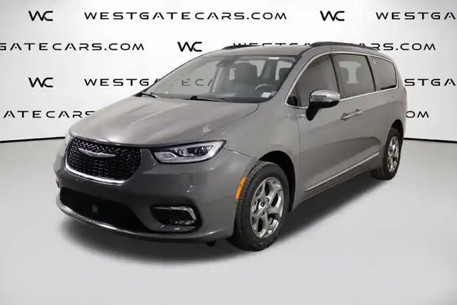 2023 Chrysler Pacifica Limited AWD's photo