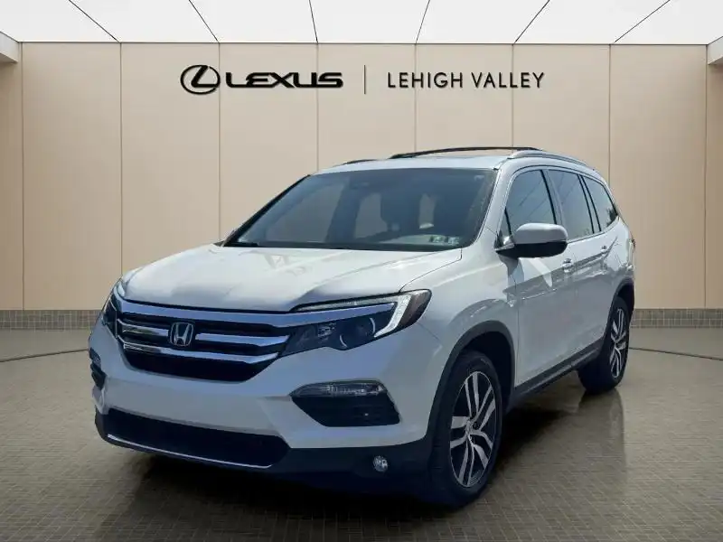 2017 Honda Pilot 4WD Elite's photo