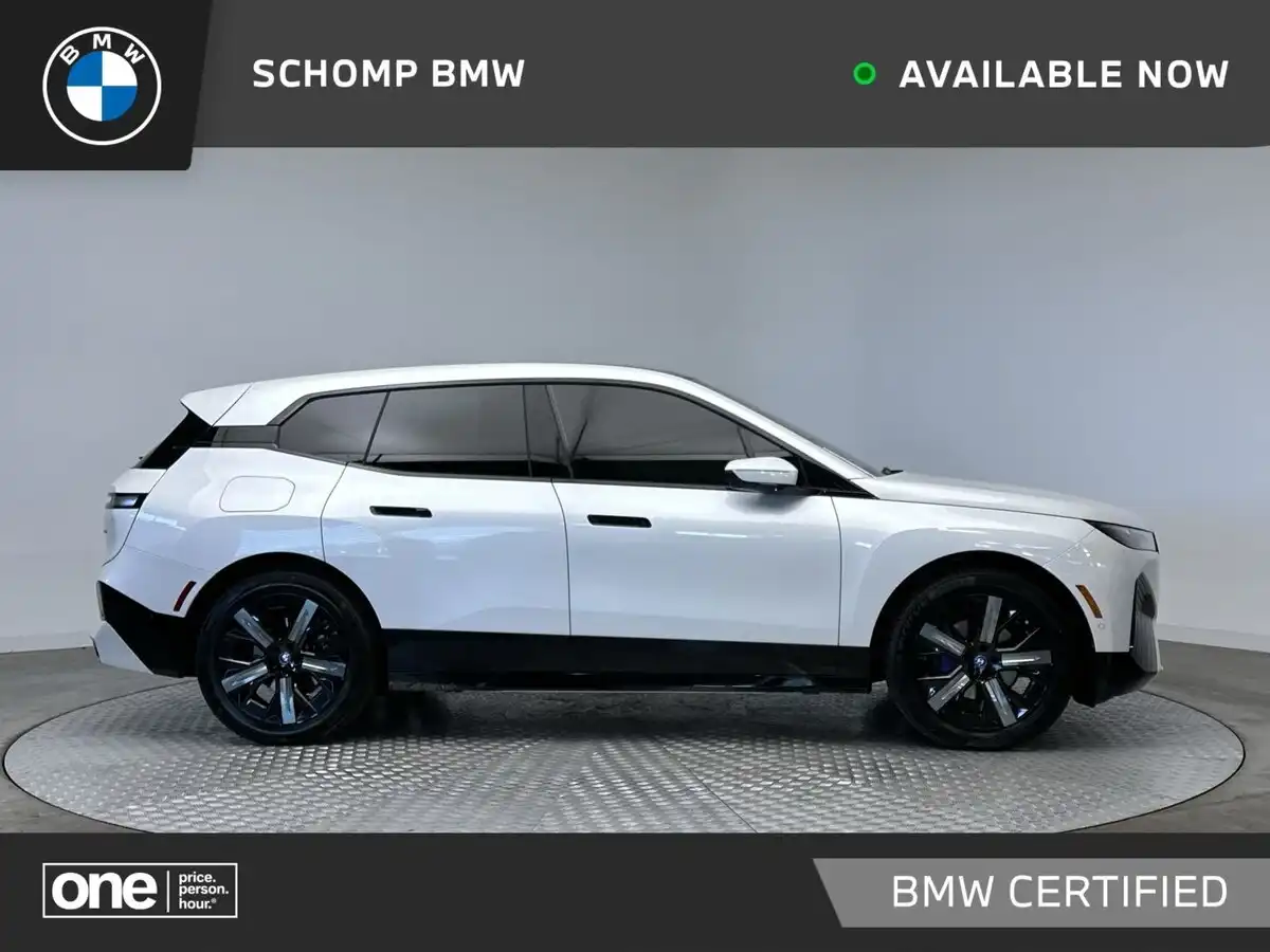 2024 BMW iX xDrive50's photo