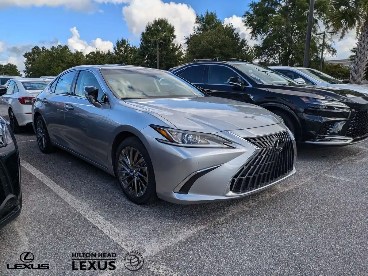 2024 Lexus ES 300h 300h Luxury's photo
