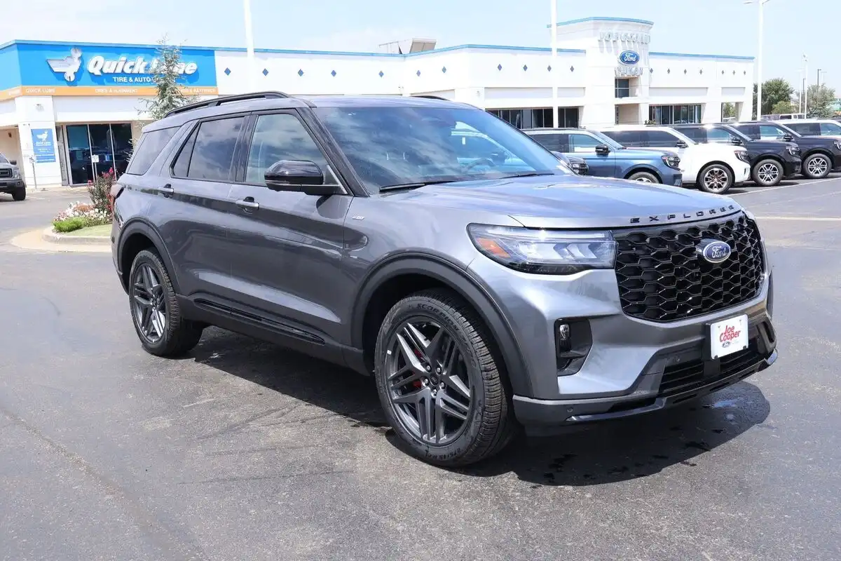 2026 Ford Explorer ST-LINE 4WD's photo