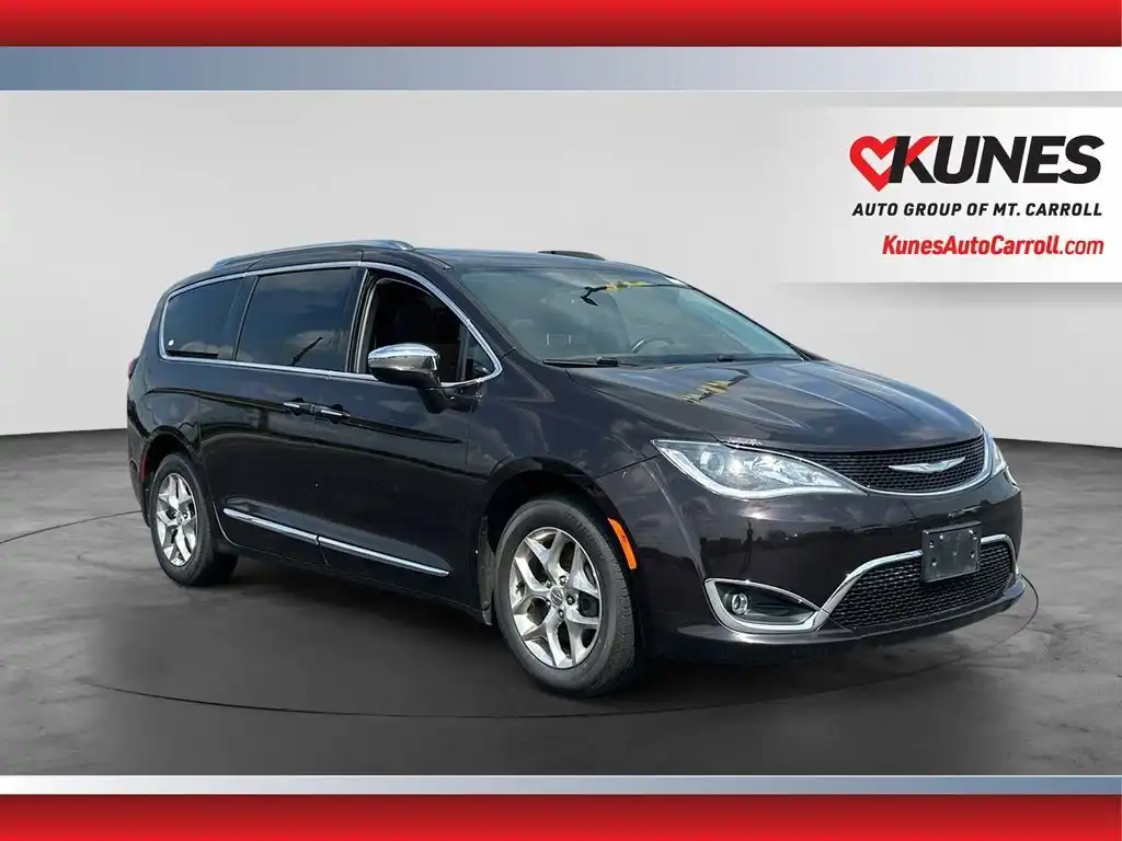 2017 Chrysler Pacifica Limited's photo