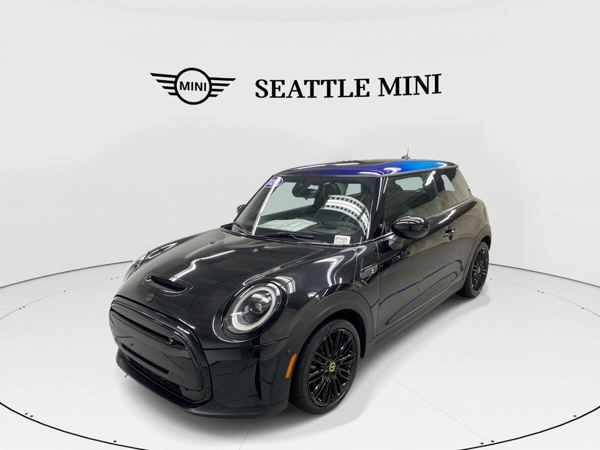 2024 MINI Hardtop Cooper SE's photo